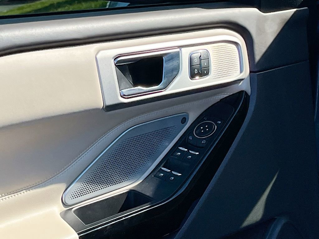 Used 2021 Ford Explorer Platinum w/ Equipment Group 601A image 18