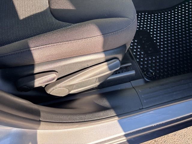 Used 2019 Jeep Cherokee Latitude w/ Cold Weather Group image 37