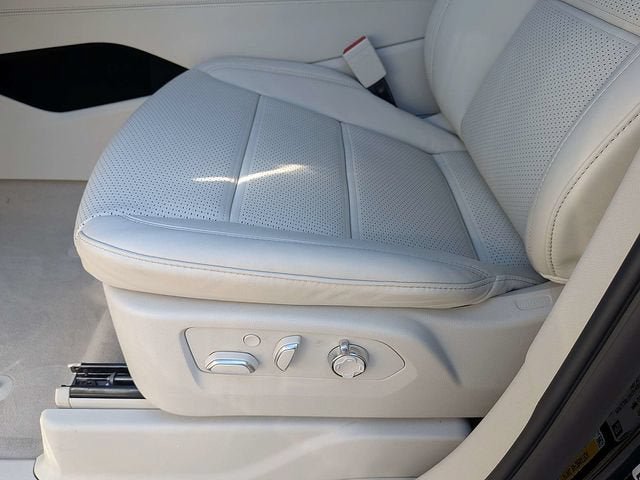 New 2026 Cadillac Escalade ESV Platinum Luxury w/ LPO, Floor Liner Package AWD/4WD image 24