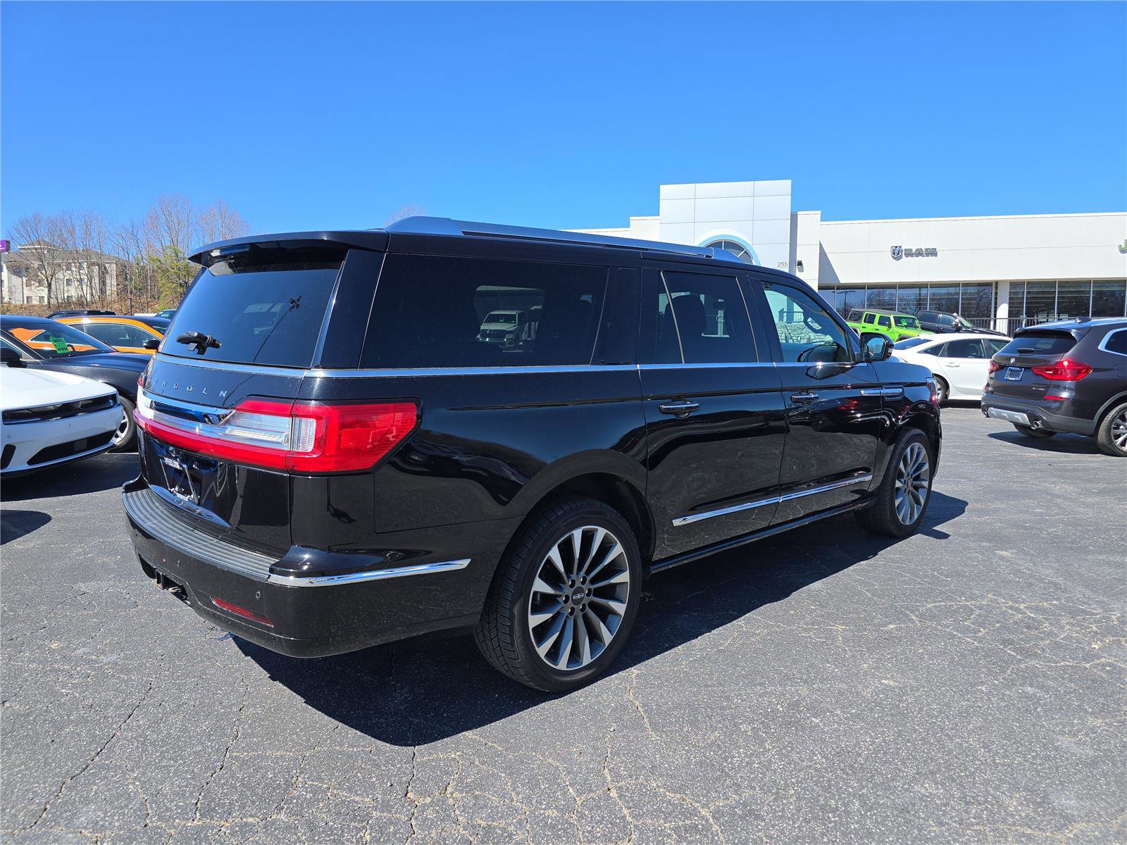 Used 2021 Lincoln Navigator L Reserve image 3