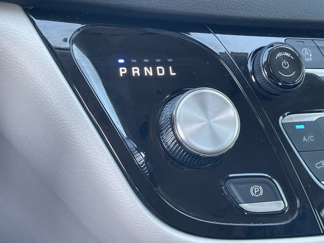 Used 2024 Chrysler Pacifica Touring-L FWD image 21