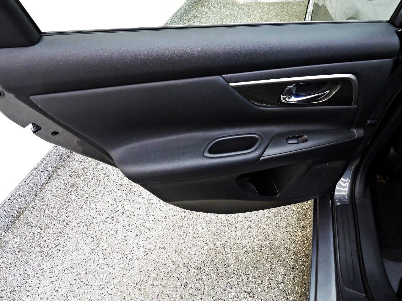 Used 2015 Nissan Altima 2.5 SL w/ Moonroof Package FWD image 9