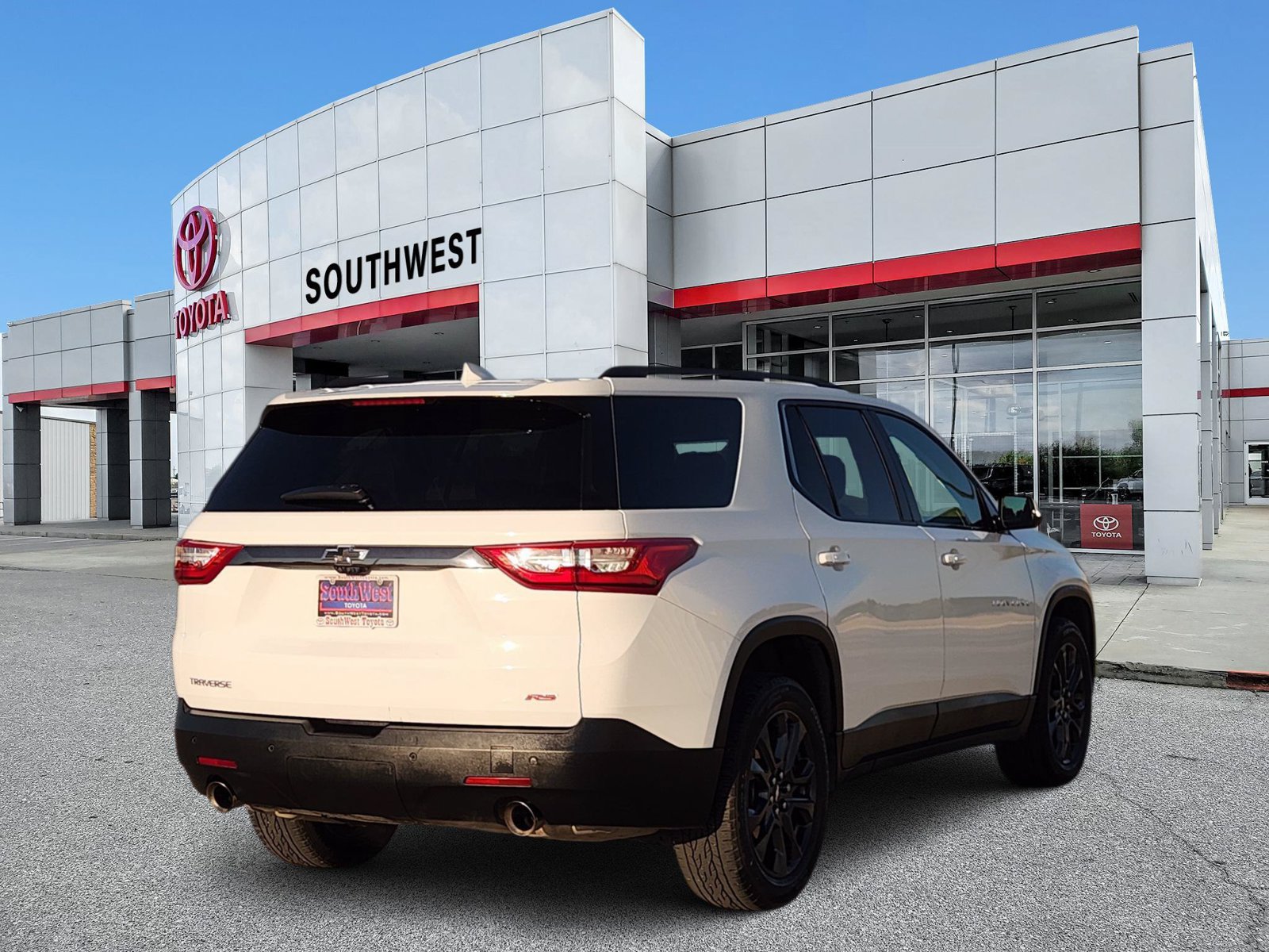 Used 2020 Chevrolet Traverse RS w/ LPO, Floor Liner Package FWD image 5