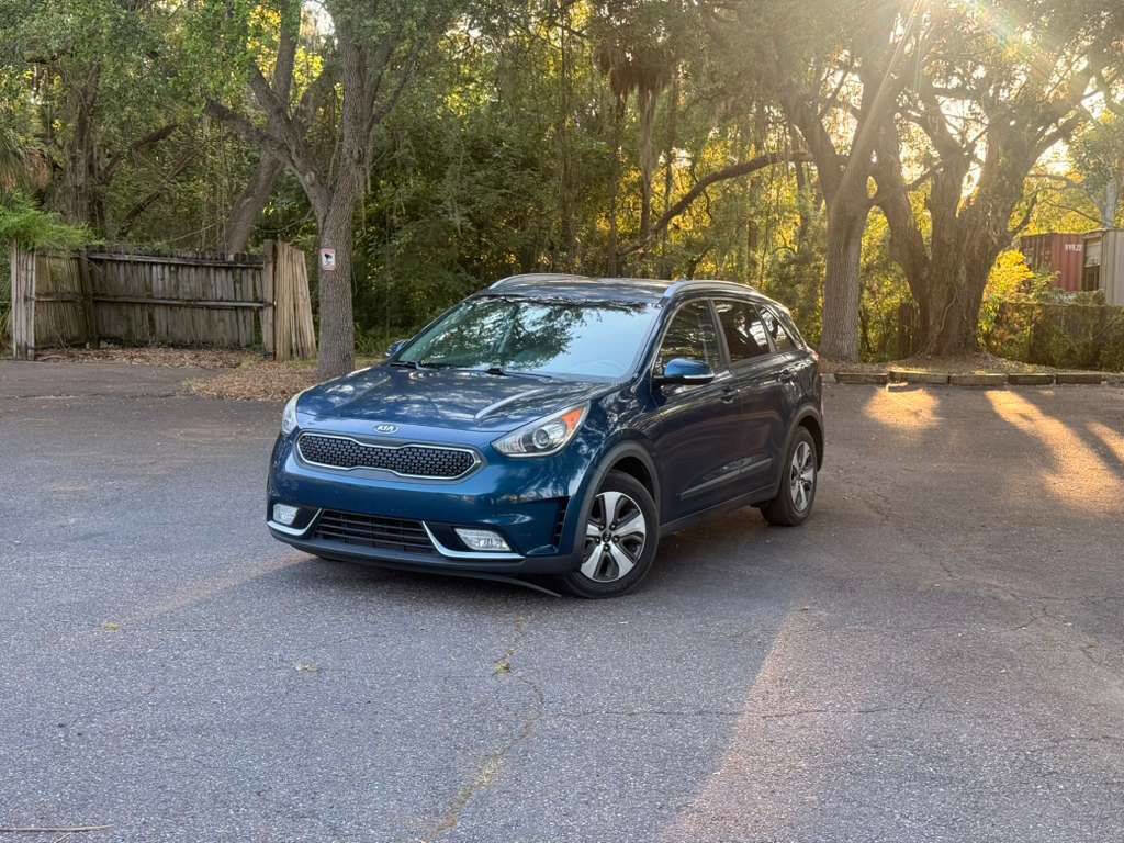 Used 2017 Kia Niro EX FWD image 1