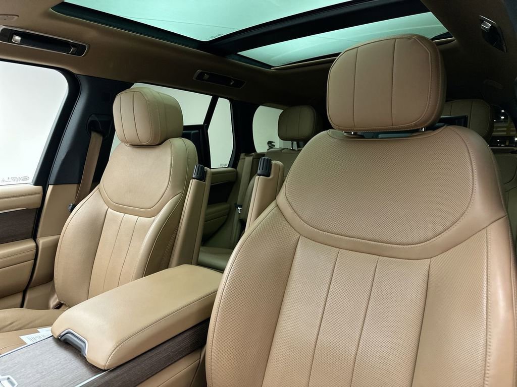 Used 2024 Land Rover Range Rover SE image 11