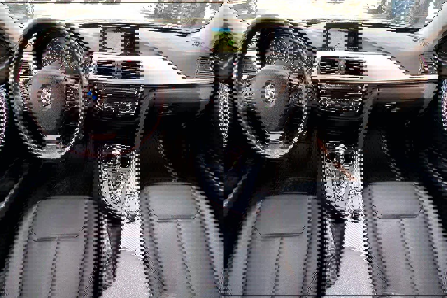 Used 2018 BMW 320i Sedan image 14