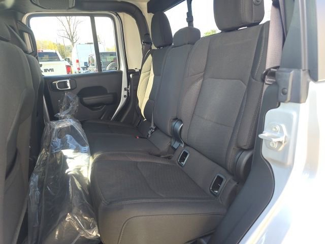 Certified 2023 Jeep Gladiator Willys image 25