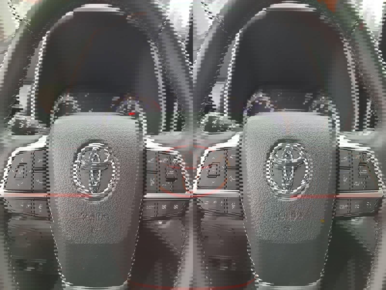 Used 2023 Toyota Highlander XLE image 23