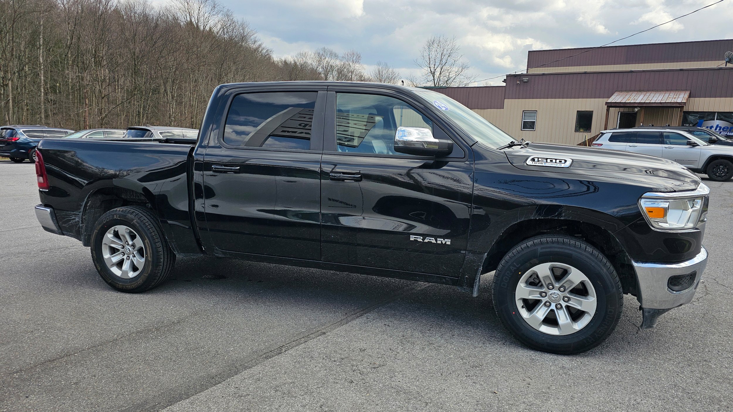 Used 2024 RAM 1500 Laramie AWD/4WD image 5