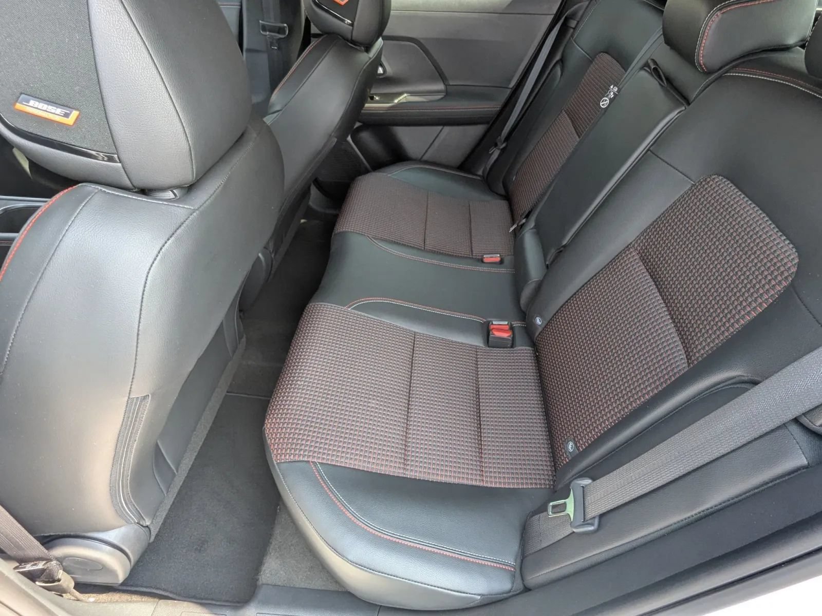 Used 2025 Nissan Kicks SR w/ SR Premium Package FWD image 17