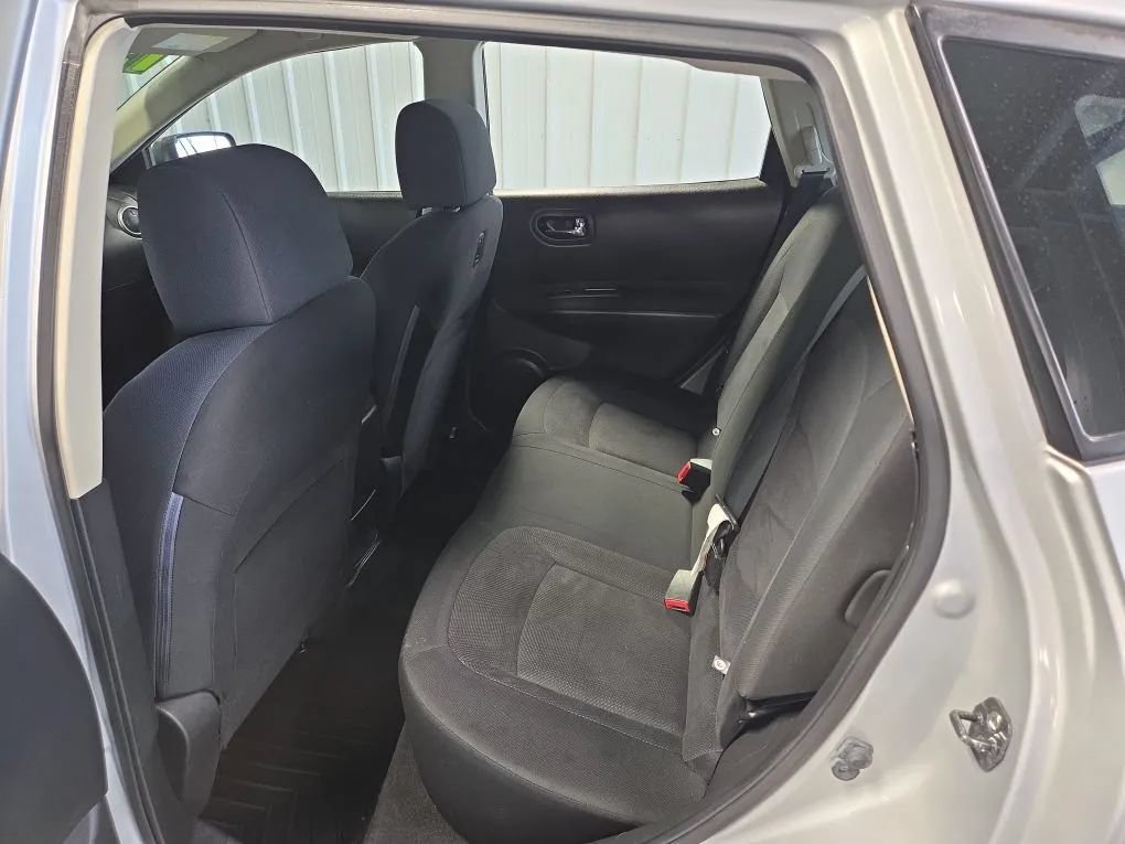 Used 2015 Nissan Rogue S FWD image 15