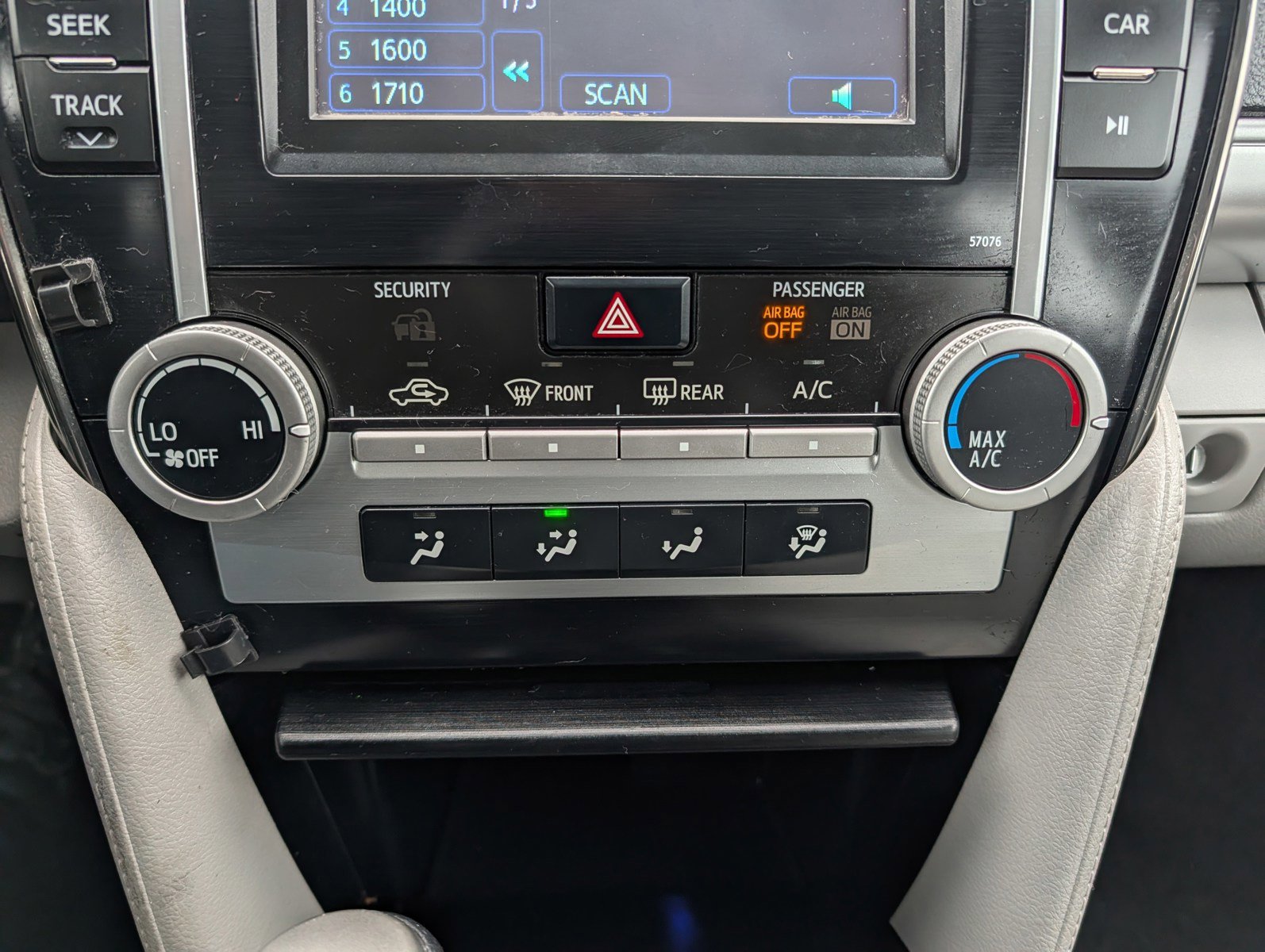 Used 2013 Toyota Camry LE image 21