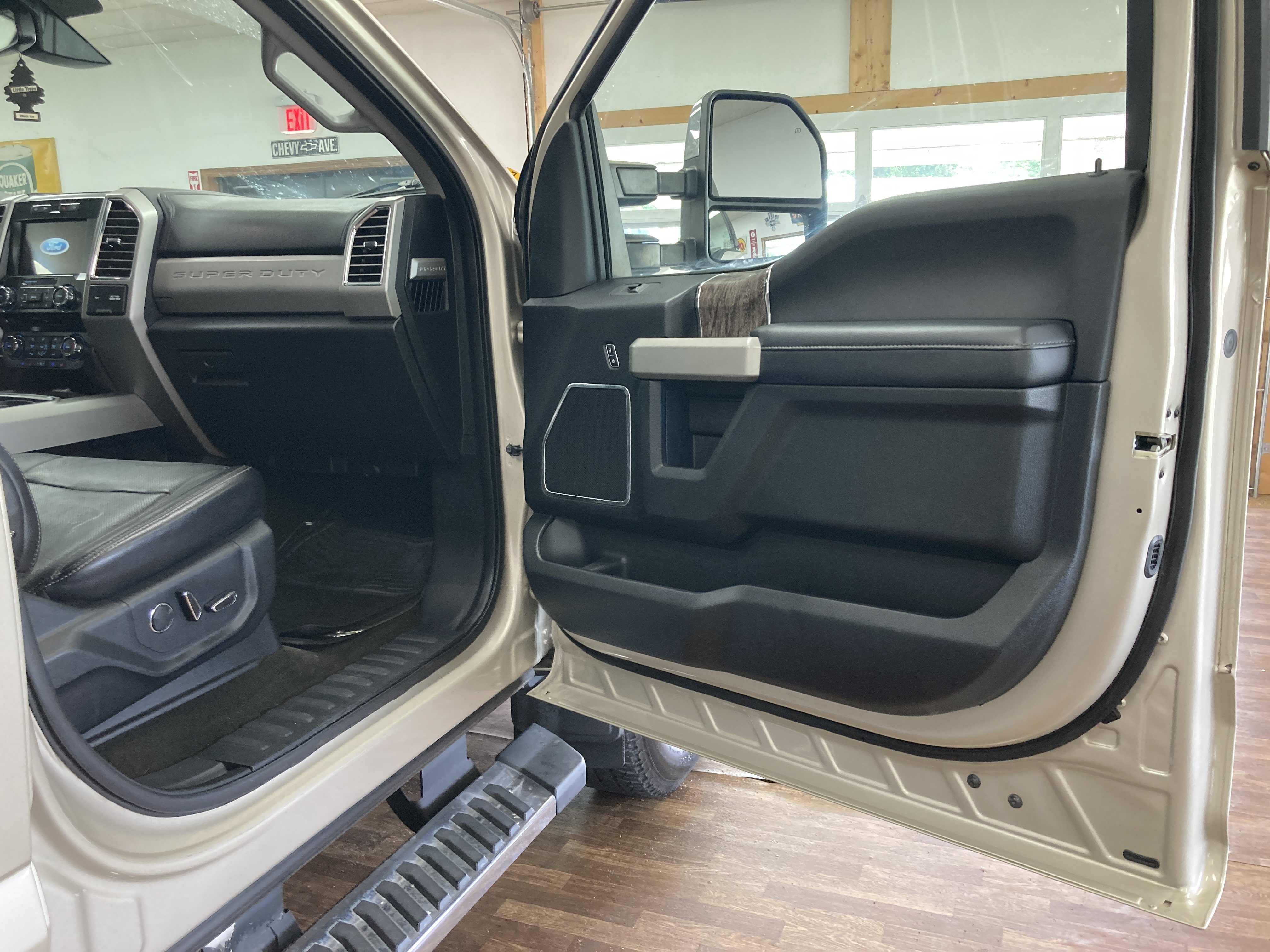 Used 2017 Ford F350 Lariat w/ Lariat Ultimate Package AWD/4WD image 21