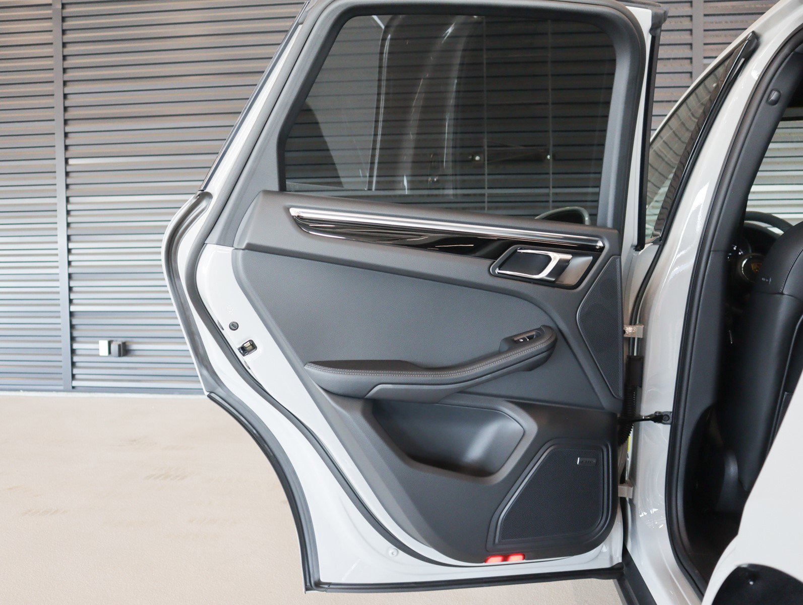 New 2026 Porsche Macan image 26