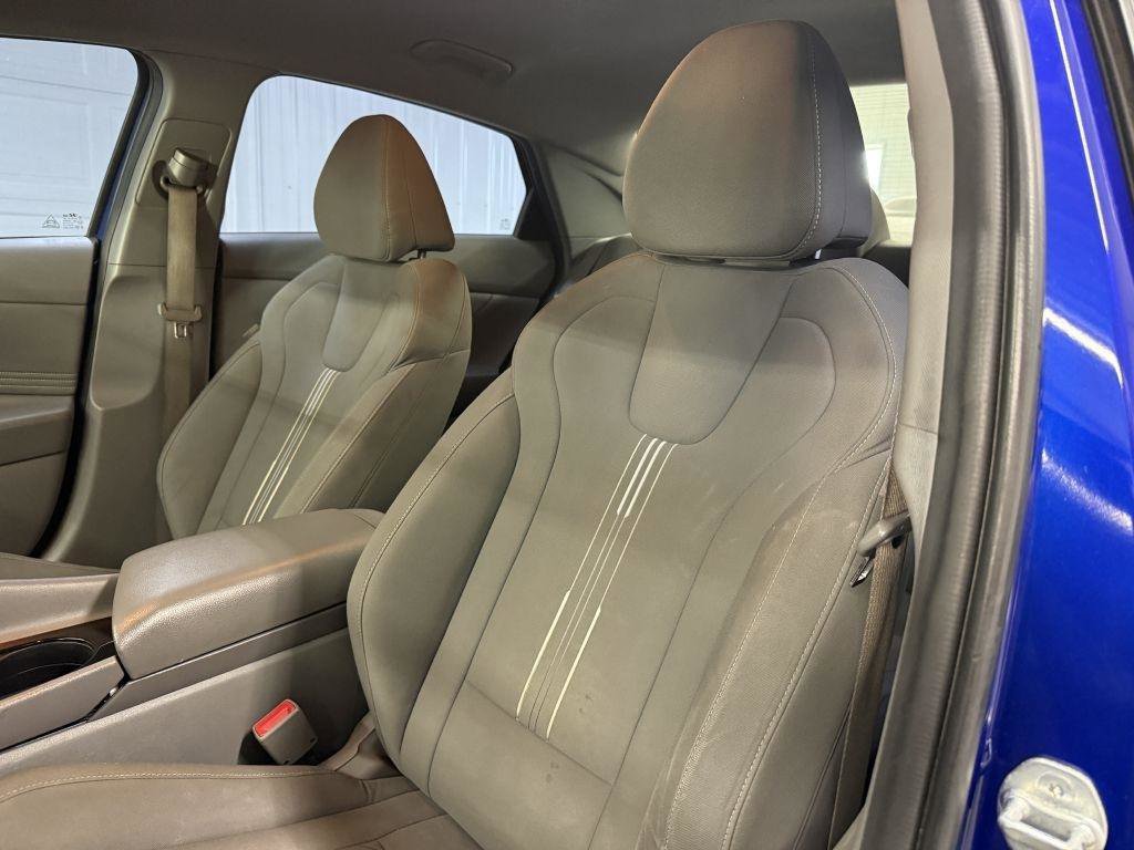 Used 2023 Hyundai Elantra SEL w/ Convenience Package image 9