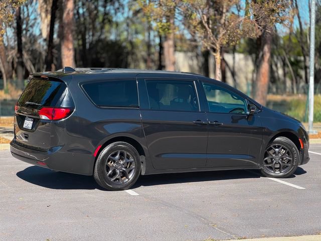 Used 2018 Chrysler Pacifica Limited w/ Advanced Safetytec Group FWD image 24