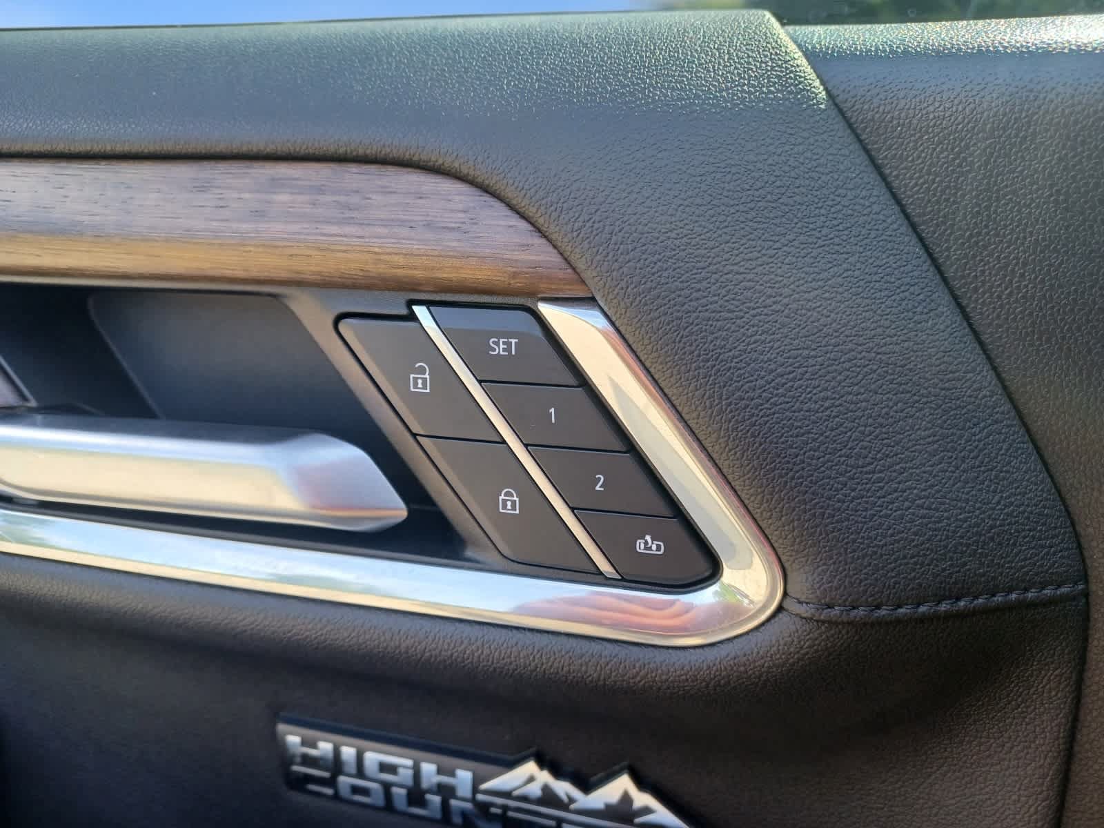 Used 2023 Chevrolet Silverado 1500 High Country w/ High Country Premium Package AWD/4WD image 19