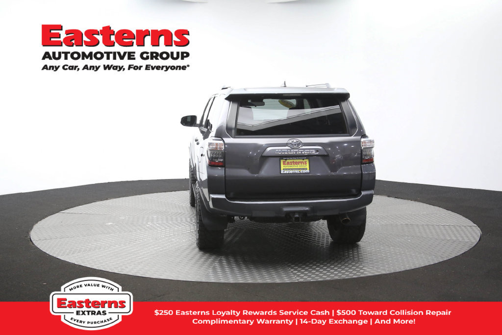 Used 2017 Toyota 4Runner SR5 AWD/4WD image 38