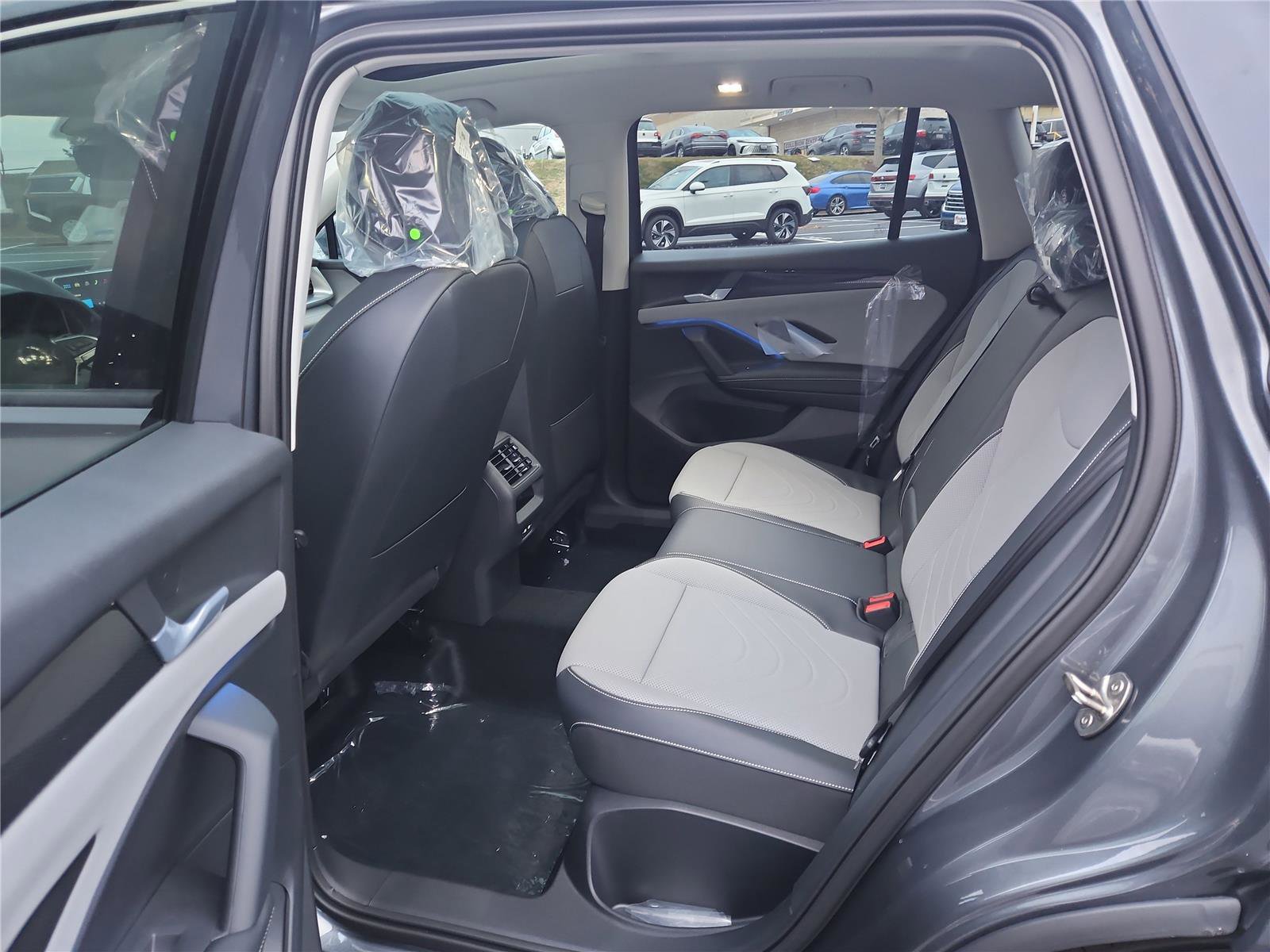 New 2026 Volkswagen Tiguan SE image 25