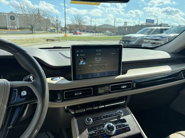 Used 2022 Lincoln Aviator Reserve w/ Equipment Group 201A image 30