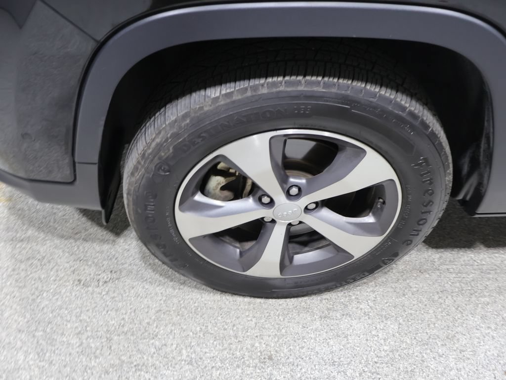 Used 2021 Jeep Cherokee Limited AWD/4WD image 9