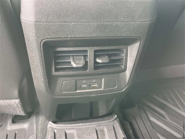 Used 2024 GMC Canyon Denali image 18