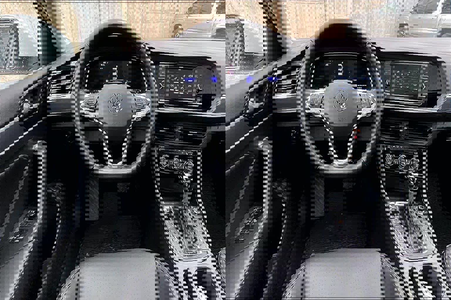 Used 2023 Volkswagen Jetta SE FWD image 5