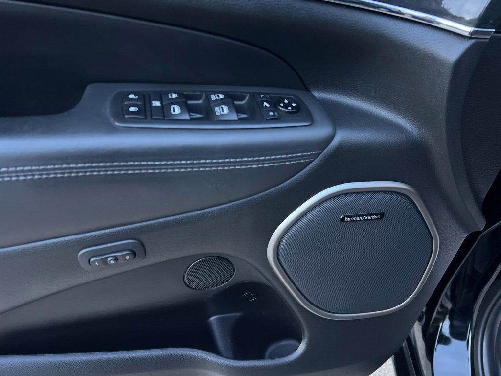 Used 2020 Jeep Grand Cherokee Overland AWD/4WD image 30