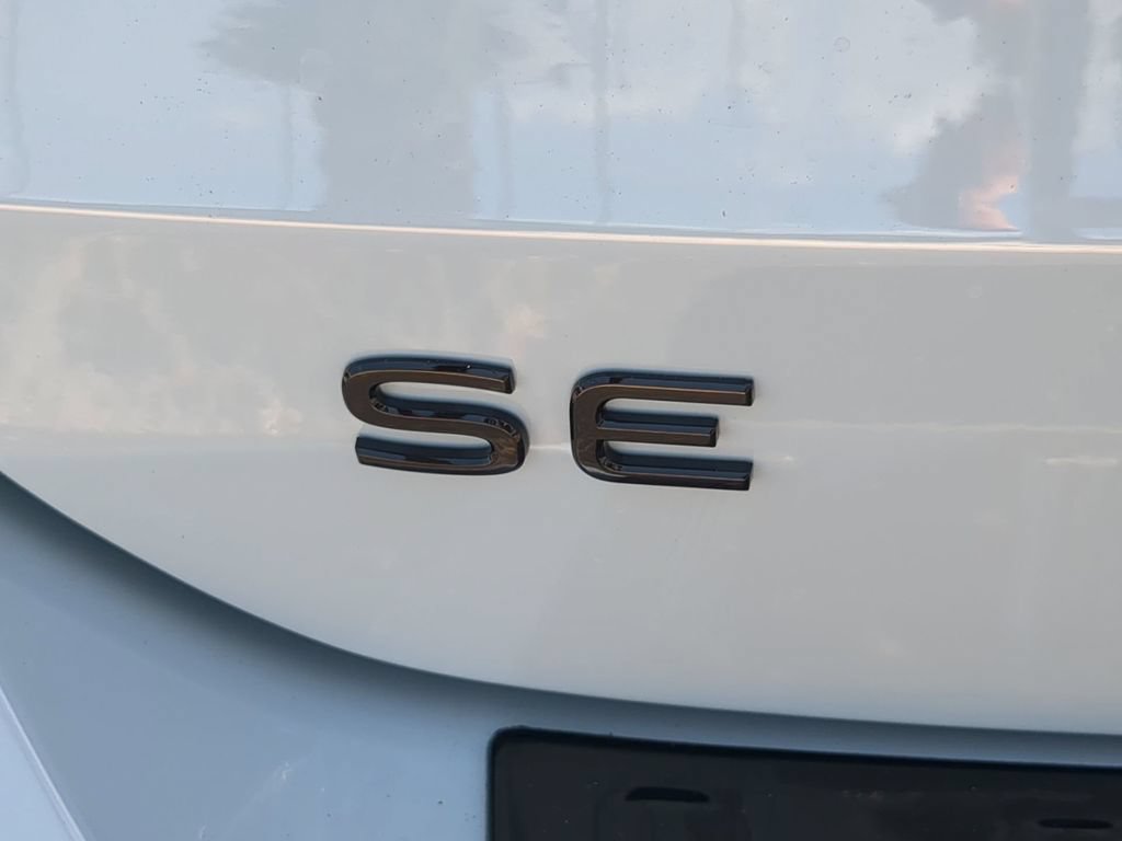 New 2026 Volkswagen Taos SE FWD image 10