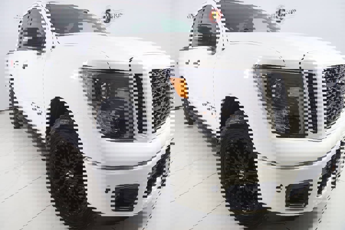 Used 2019 Nissan Titan SV w/ SV Convenience Package image 15