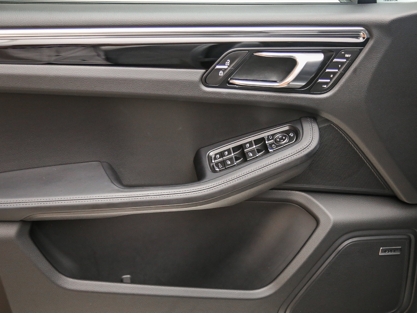 Certified 2026 Porsche Macan AWD/4WD image 27