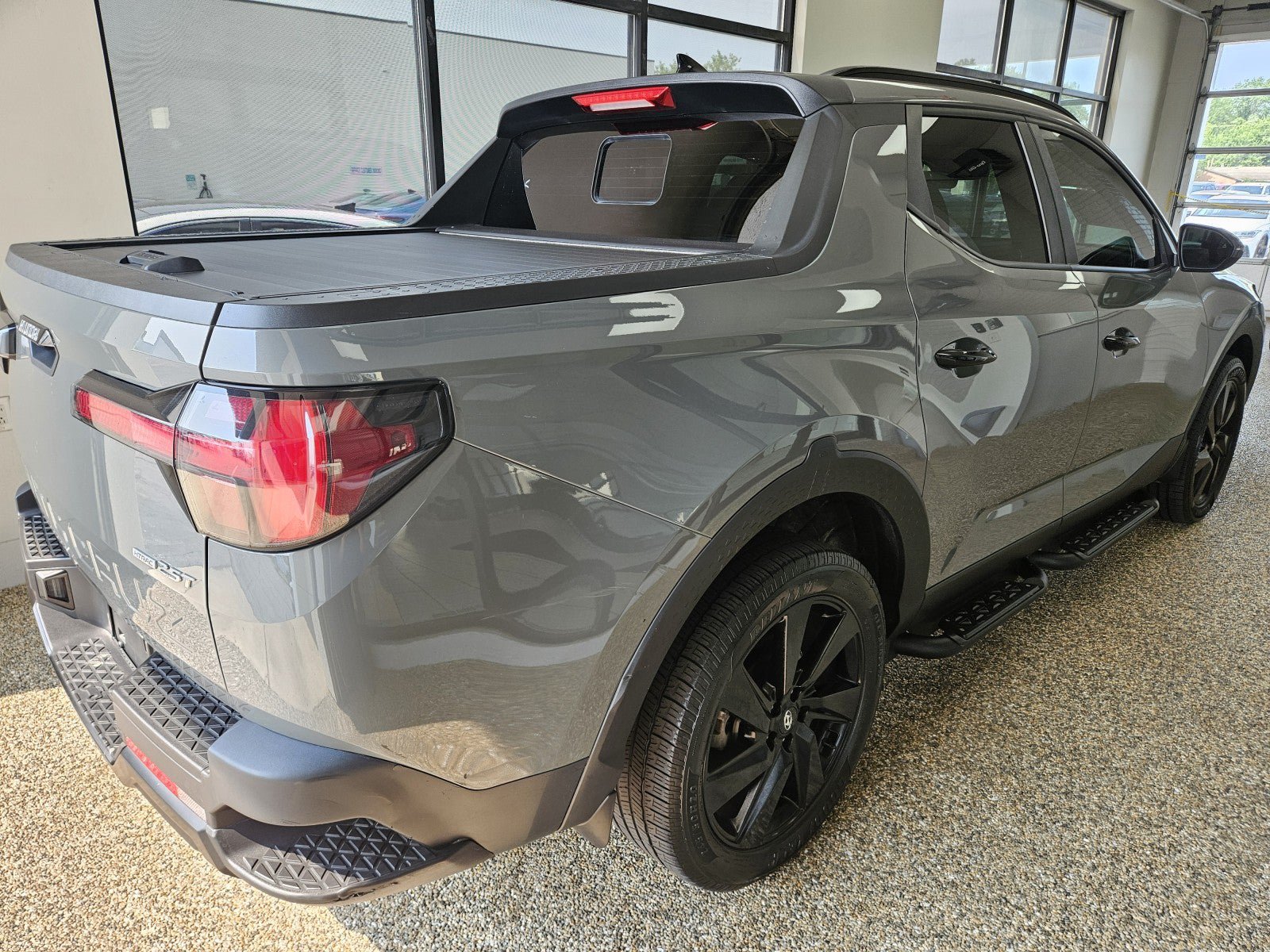Used 2023 Hyundai Santa Cruz Night AWD/4WD image 2