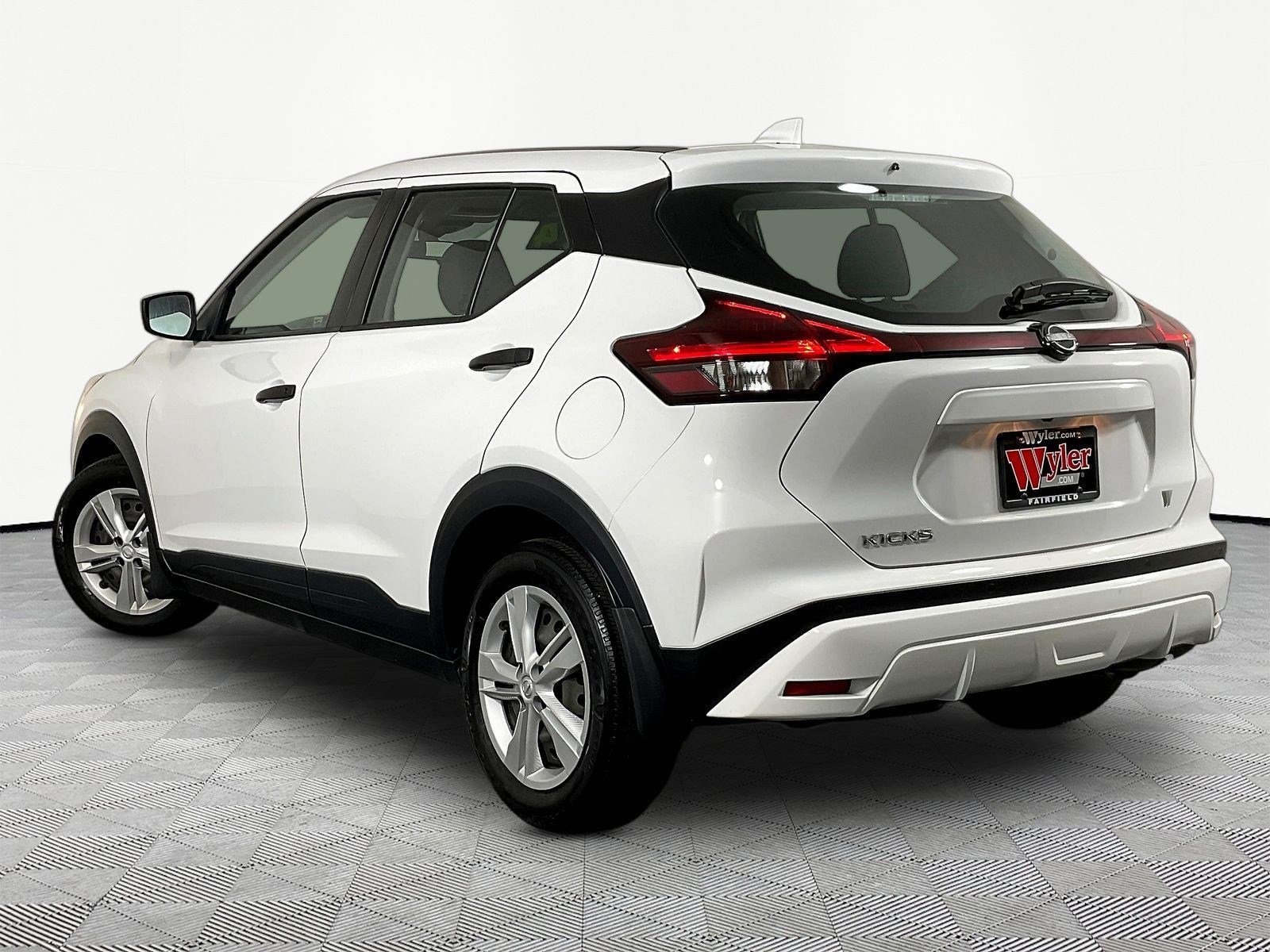 Used 2024 Nissan Kicks S FWD image 4