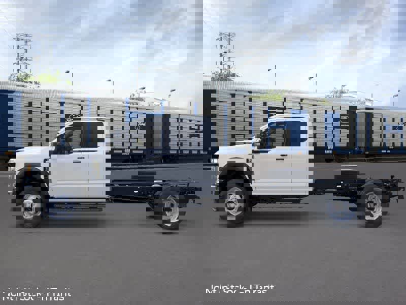 New 2026 Ford F450 XL w/ XL Chrome Package image 3