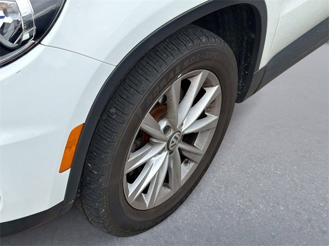 Used 2017 Volkswagen Tiguan S image 8