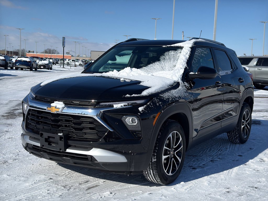Used 2024 Chevrolet TrailBlazer LT w/ LT Cold Weather Package image 2