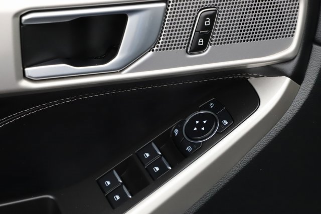 Used 2023 Ford Explorer Limited image 18