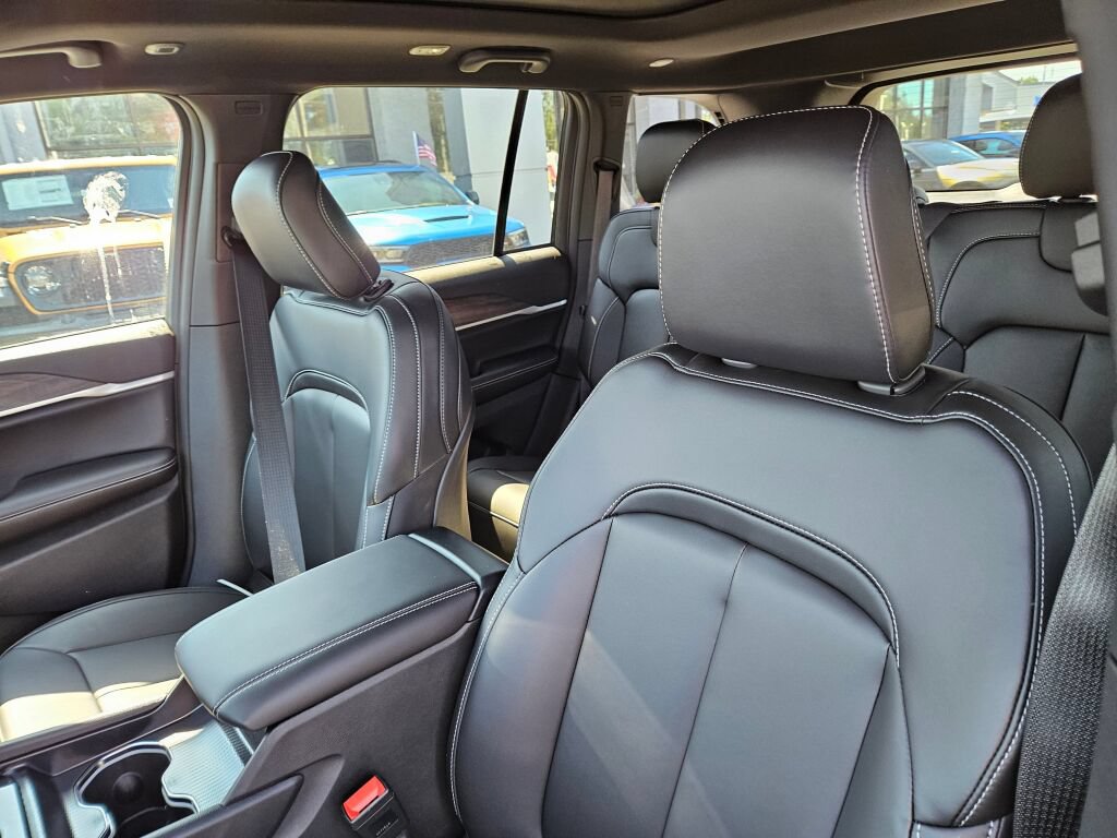 New 2026 Jeep Grand Cherokee Limited w/ Limited Altitude Package AWD/4WD image 15