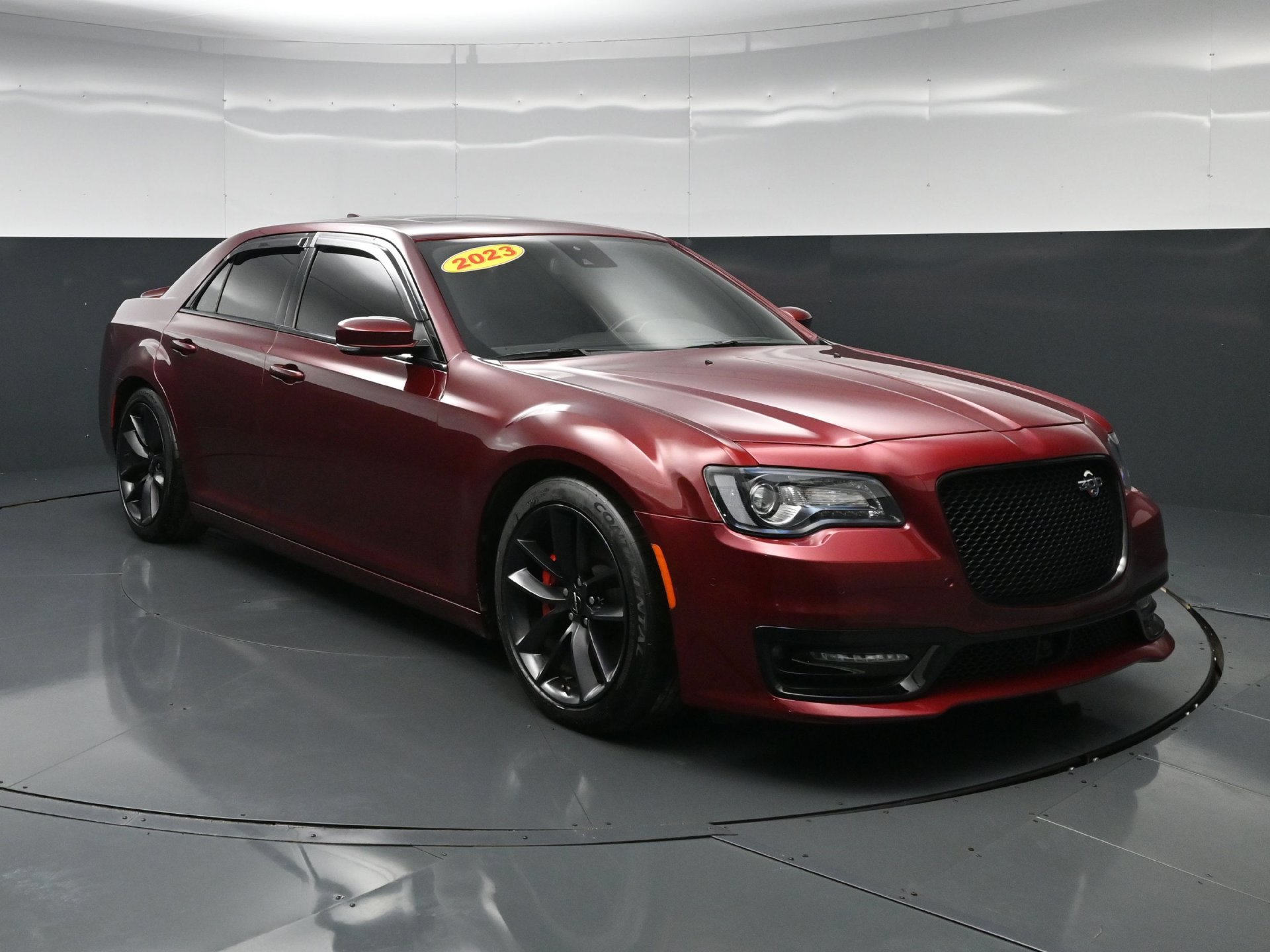 Used 2023 Chrysler 300 C RWD image 1