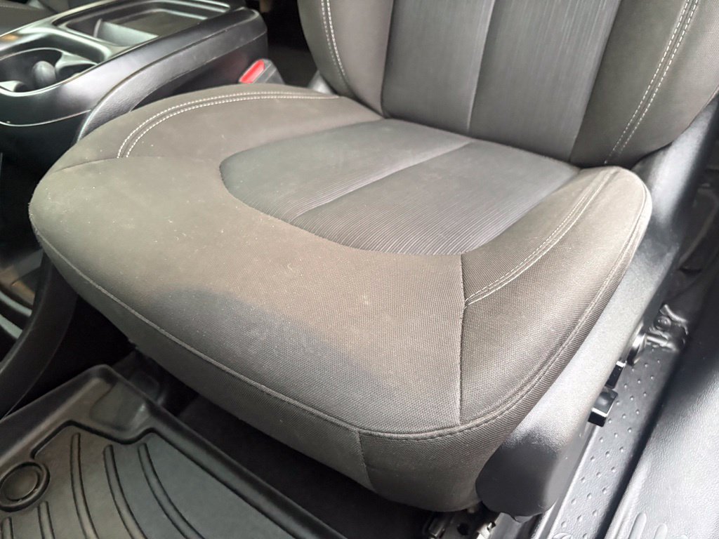 Used 2020 Chrysler Pacifica Touring w/ Advanced Safetytec Group FWD image 11