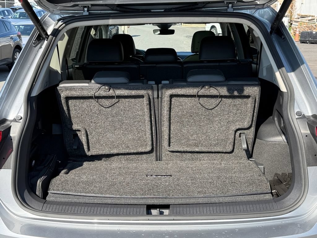 Used 2023 Volkswagen Tiguan SE w/ Panoramic Sunroof Package FWD image 26