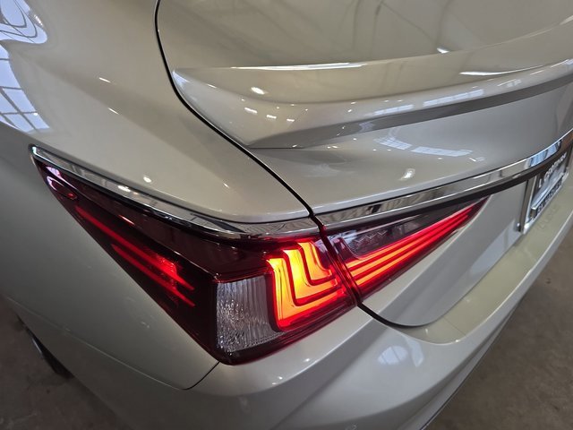 Certified 2025 Lexus ES 300h w/ Premium Package image 35