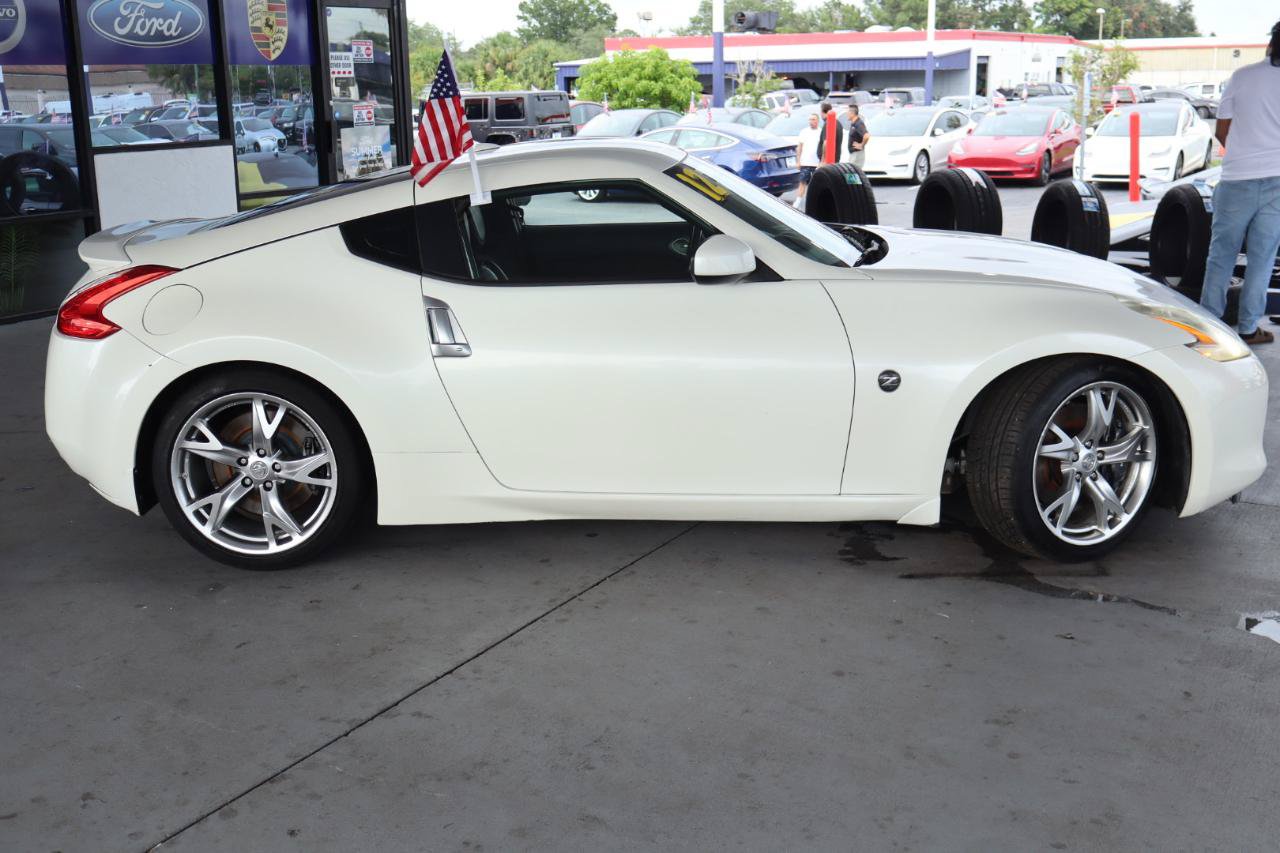 Used 2012 Nissan 370Z Touring w/ Sport Pkg RWD image 4