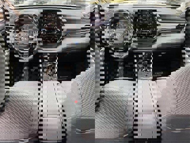 Used 2022 Toyota Highlander LE image 10