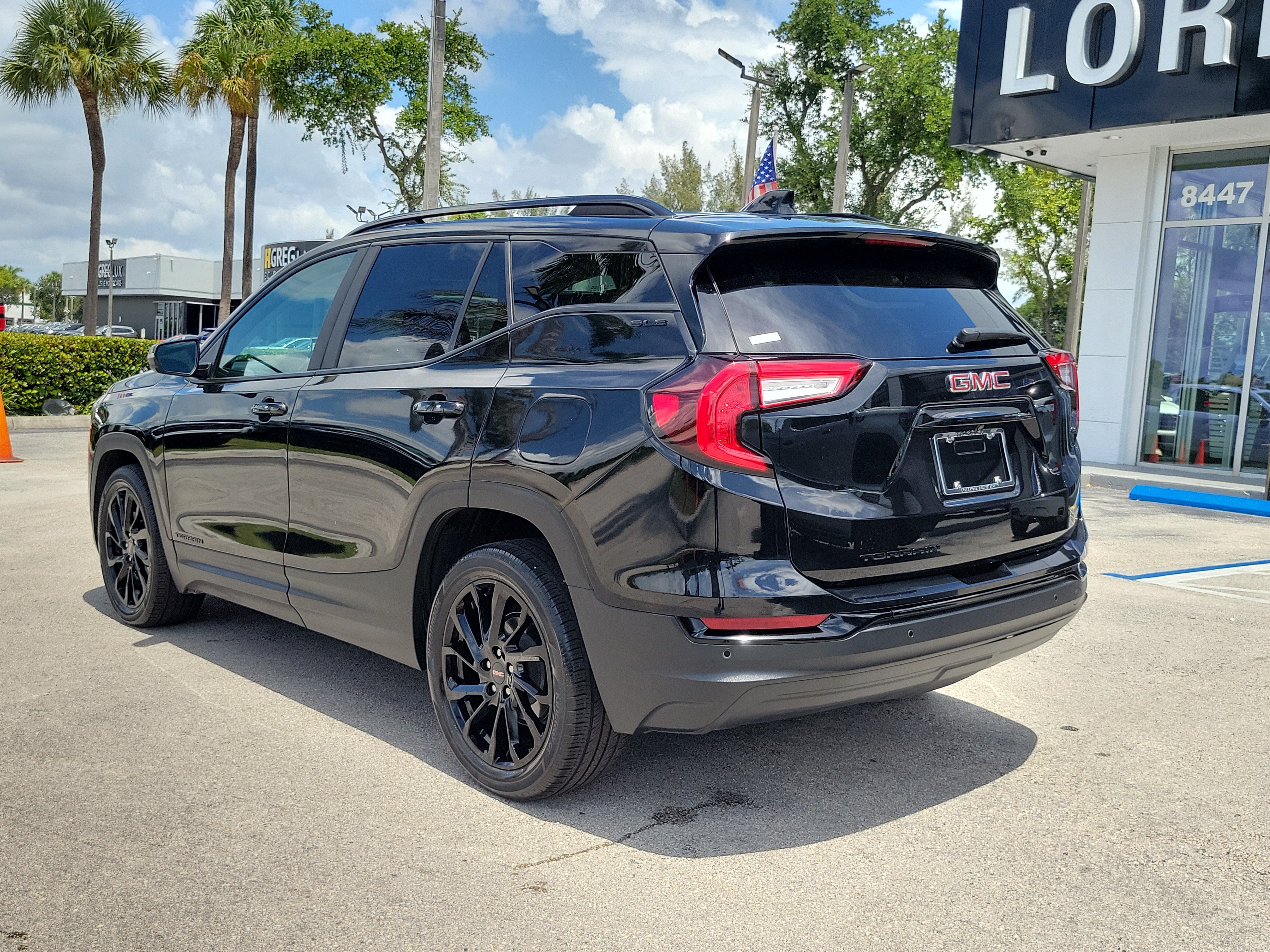 Used 2023 GMC Terrain SLE w/ Driver Convenience Package FWD image 7