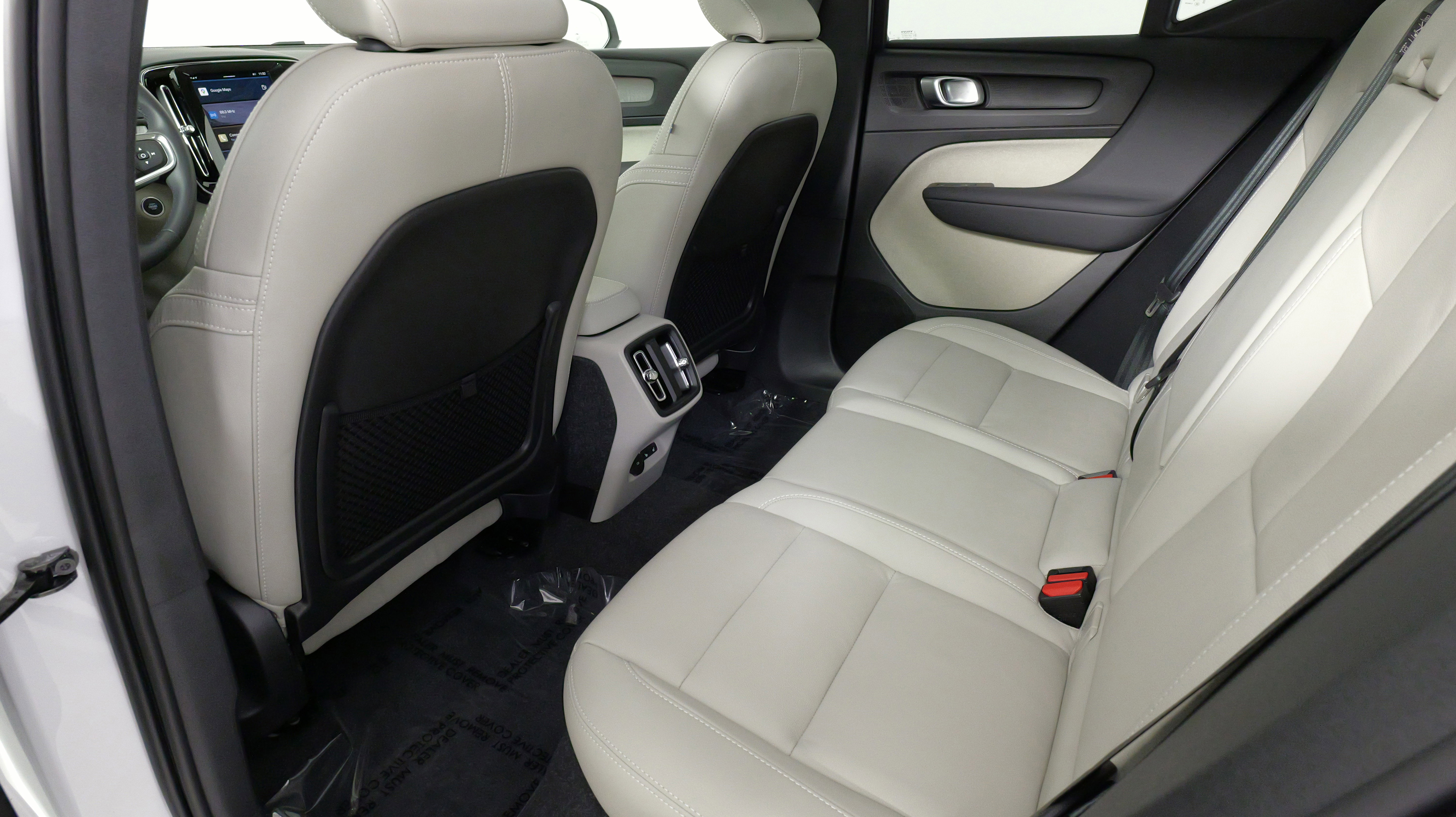 Used 2024 Volvo XC40 B5 Plus w/ Climate Package image 36