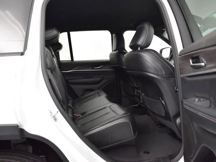 Used 2024 Jeep Grand Cherokee Limited image 18