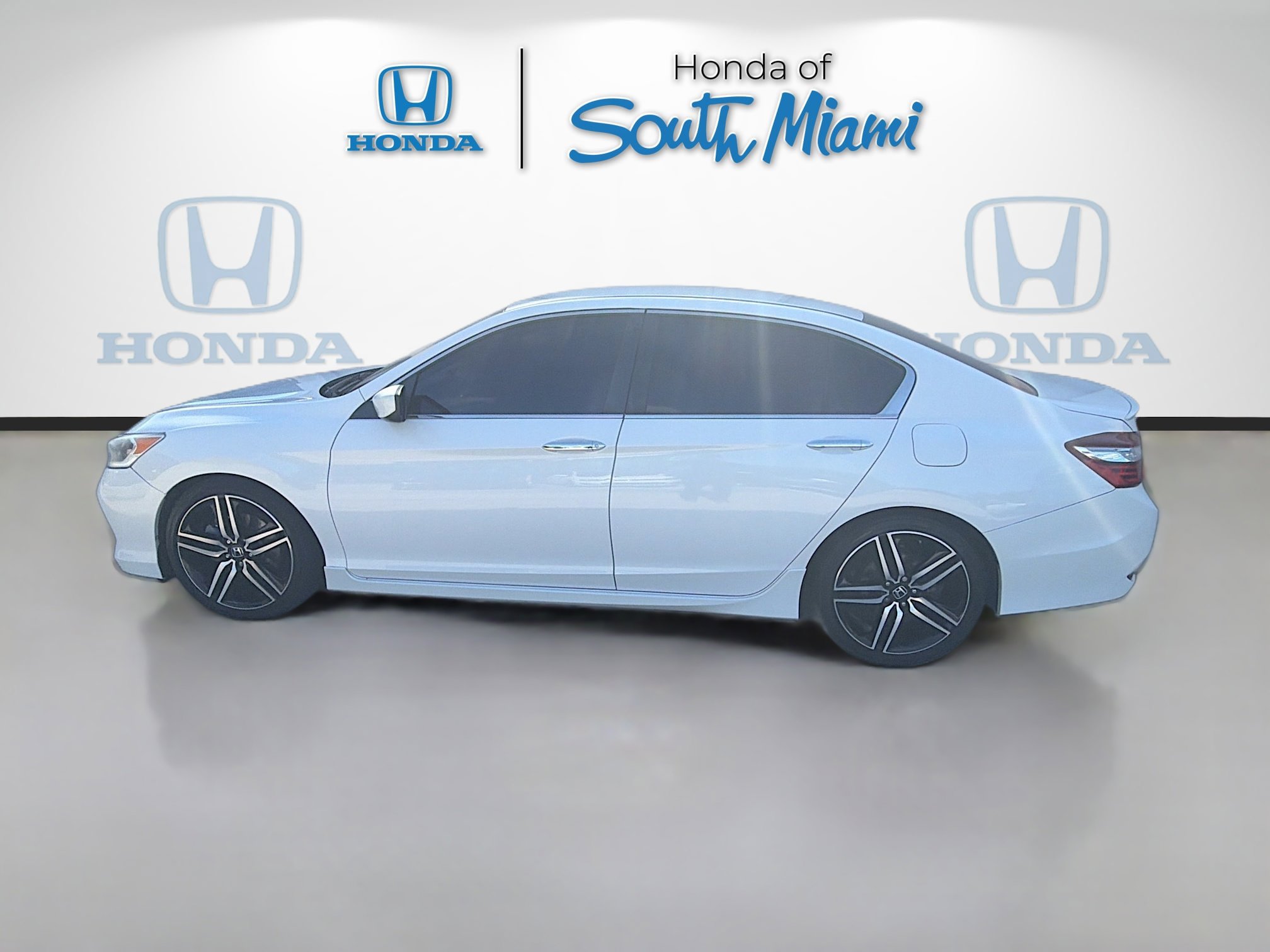 Used 2016 Honda Accord Sport image 4