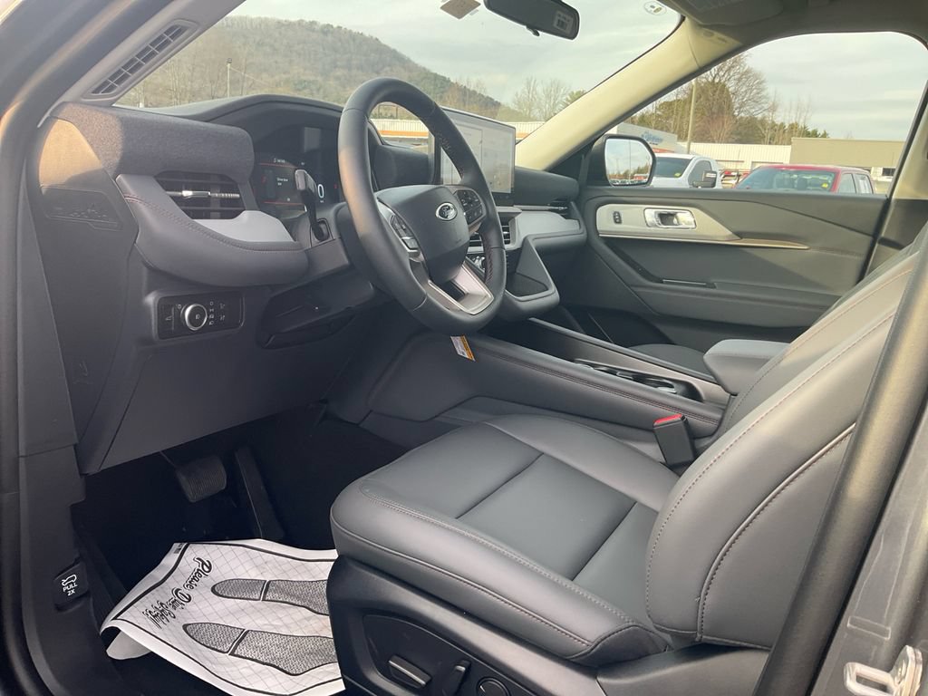 New 2026 Ford Explorer Active w/ Active Comfort Package RWD image 16