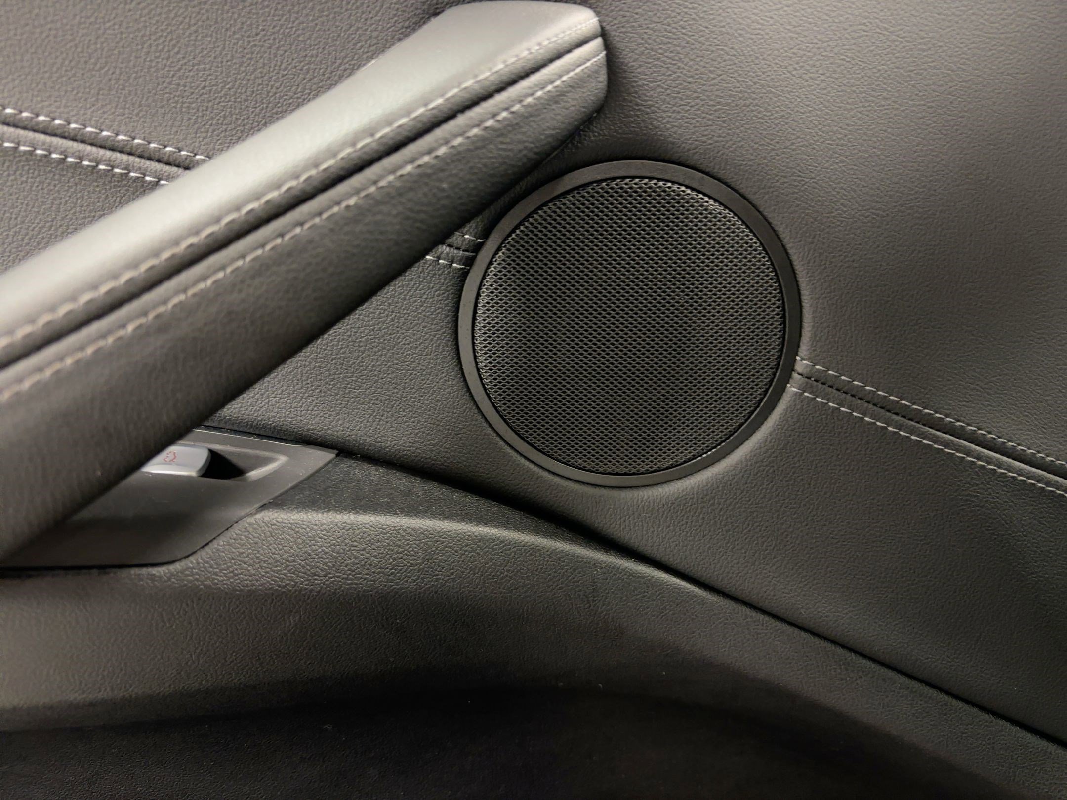 Certified 2025 BMW X4 xDrive30i w/ Premium Package image 21